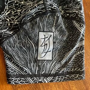 InkNBurn large tech top black and white